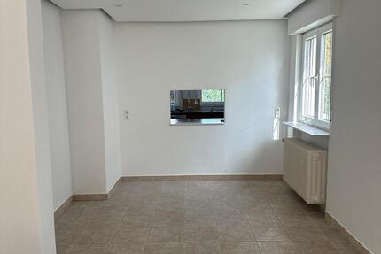 Einfamilienhaus mit Garten und Garage