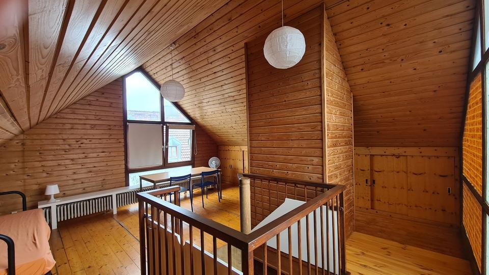 Möbliertes WG-Zimmer in großem Haus mit Garten in Obersendling