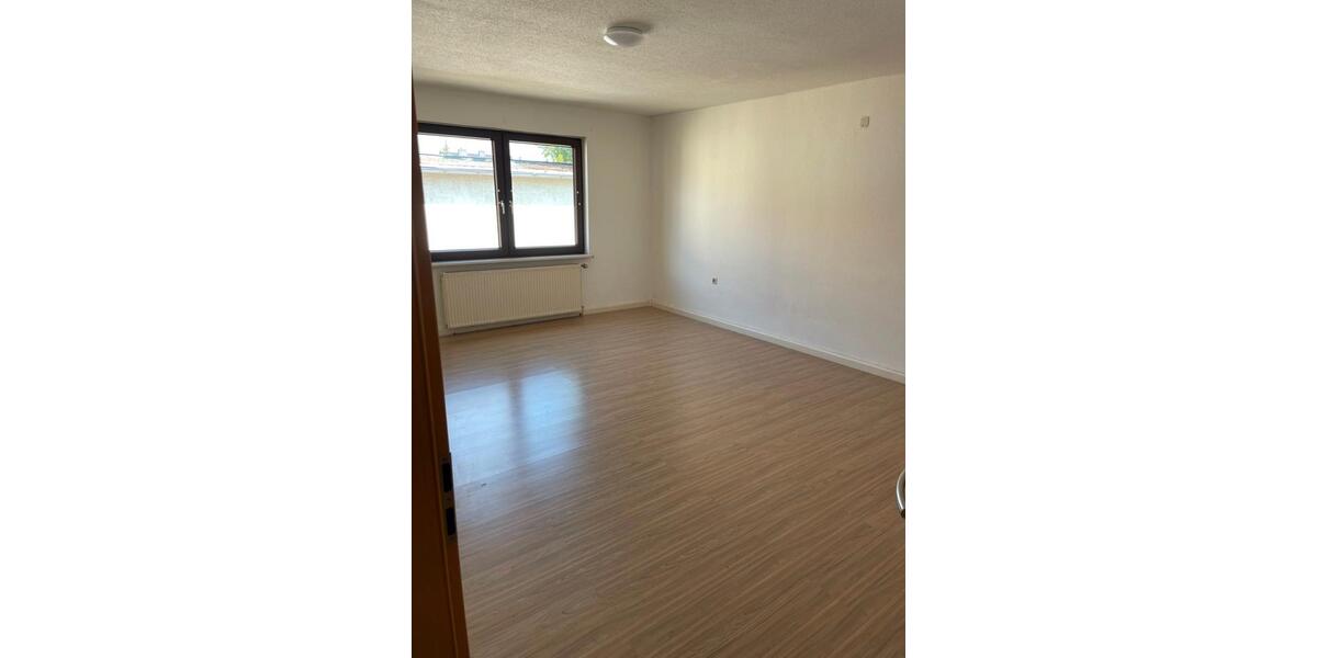 Etagenwohnung Nienburg (Saale) - 3 Zimmer, 125 m&sup2;, 650&euro; | Angebot:26406860