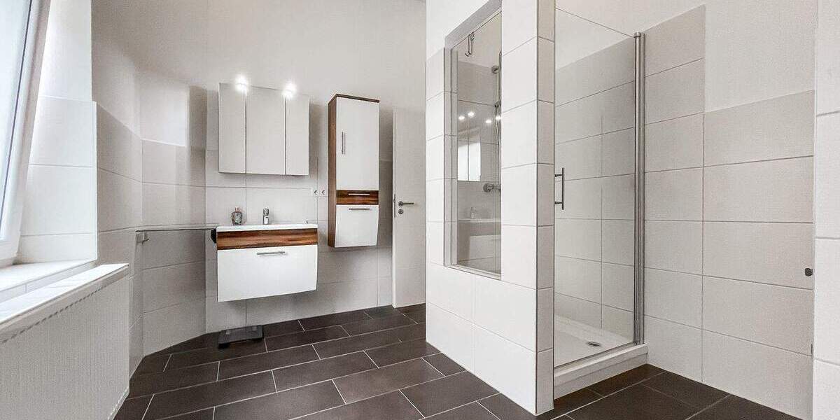 5,5 Zimmer - Terrasse - kernsaniert - inkl. Einbauküche - Stellplatz 5 zimmer