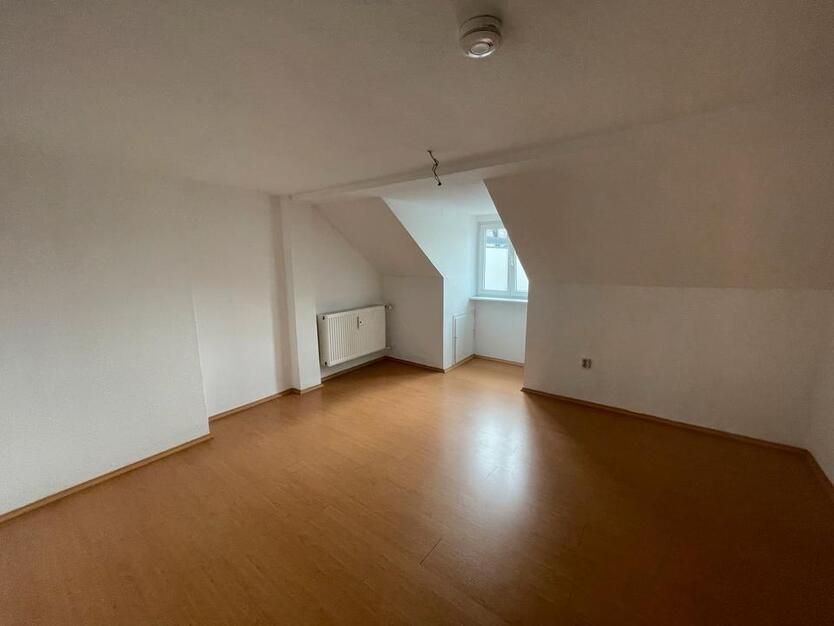 3 Zimmer Dachgeschoss Wohnung zu vermieten