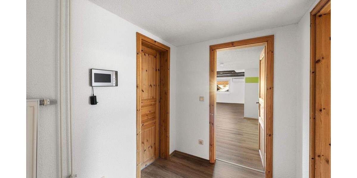 Einfamilienhaus Hilzingen - 7 Zimmer, 215 m&sup2;, 585.000&euro; | Angebot:25879468