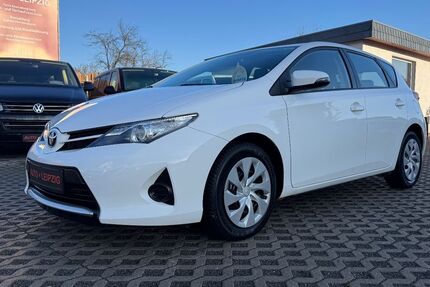 Toyota Auris 13.700 km 11.490 &euro; Leipzig 04178