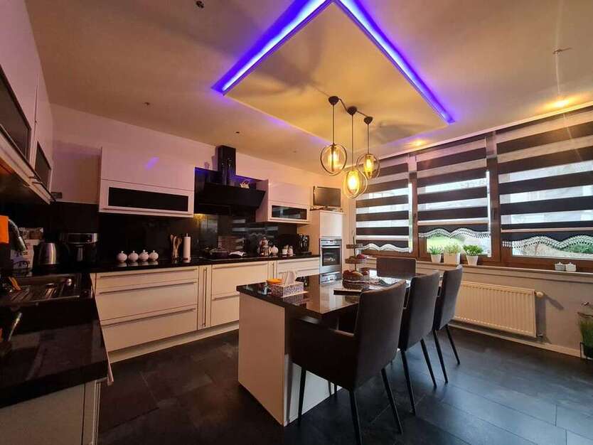 Haus zum Kaufen in Bestwig 440.000 € 393 m²