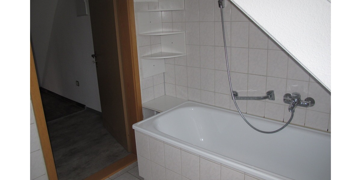 Drei-Zimmer-Dachwohnung in ruhiger Lage mit guter Fernsicht - Etagenwohnung Lauter-Bernsbach Bernsbach | Angebot:14517910
