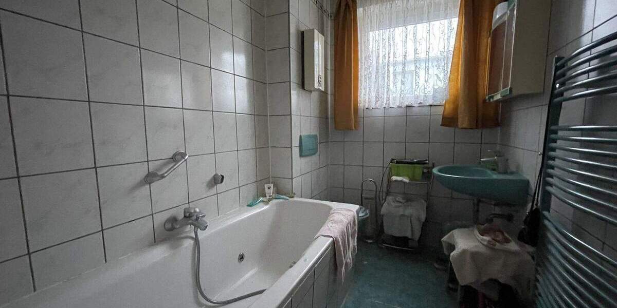 Mehrfamilienhaus, Wohnhaus Heidenau - 9 Zimmer, 150 m&sup2;, 270.000&euro; | Angebot:24532399