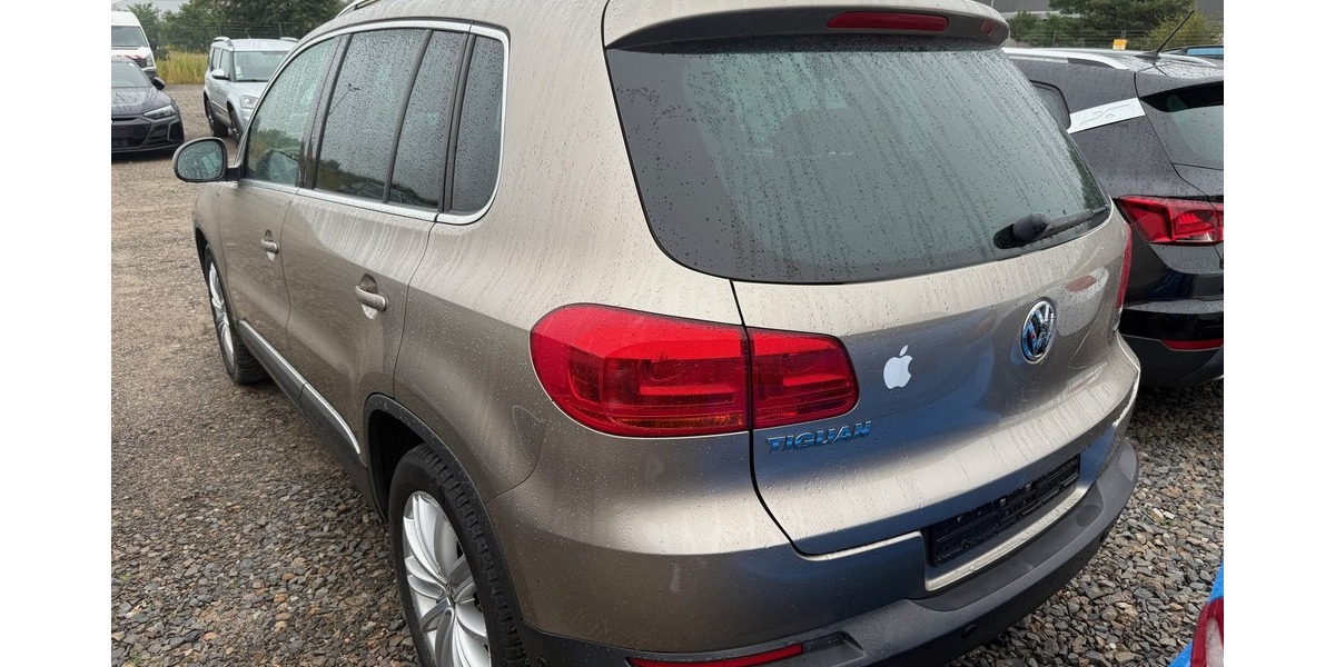 VW Tiguan Sport & Style Panorama BM -T Navi 1.Hand 95.150 km 12.500 € Berlin 10247
