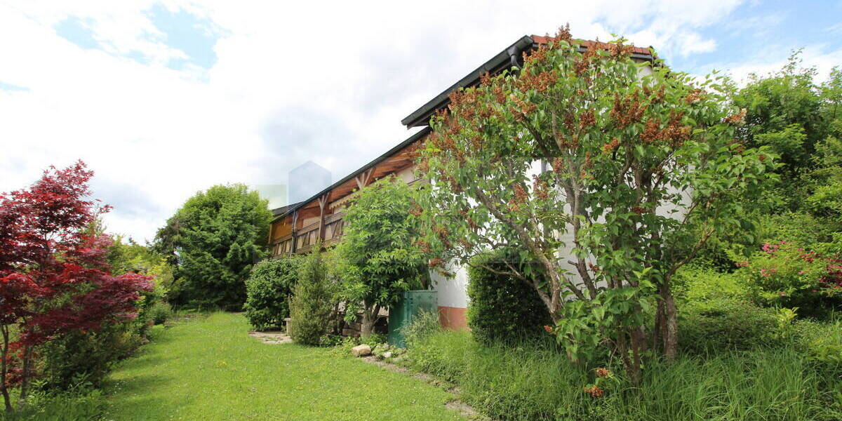 Wohnen auf einer Ebene mit Weitblick: Gepflegter Bungalow mit Einliegerwohnung, sonnigem Garten und Panorama in Toplage von Blumberg! 5 zimmer