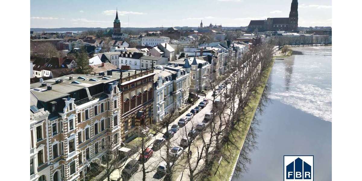 Haus zum Kaufen in Schwerin 1.160.000 € 303.3 m² 16 zimmer