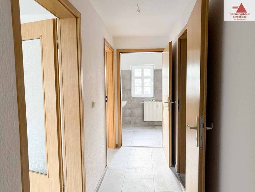 Großzügige, komplett sanierte 5-Raum-Wohnung mit zwei Bädern in Gornsdorf!!