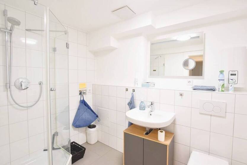 Top gepflegte 3 Zimmer Büro- Praxisfläche in begehrter Lage