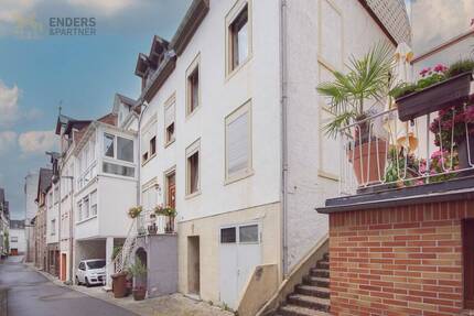 Ausbaufähiges 3 ZKB Reihenendhaus mit Einbauküche und Stellplatz 3 zimmer