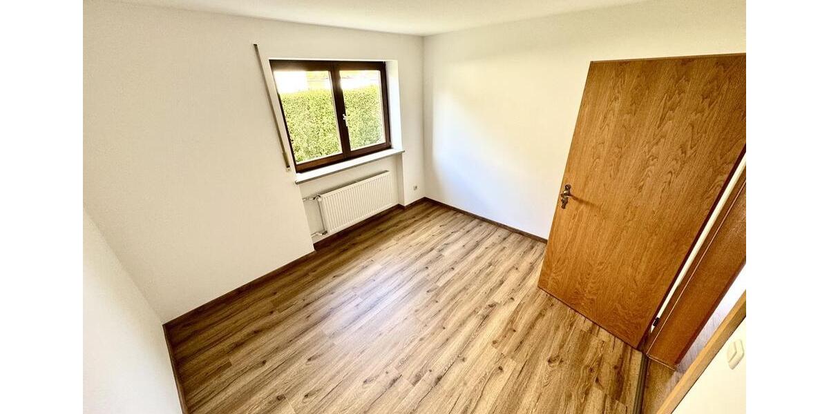 Doppelhaushälfte Augsburg Lechhausen - 6.5 Zimmer, 152 m&sup2;, 1.950&euro; | Angebot:26338323