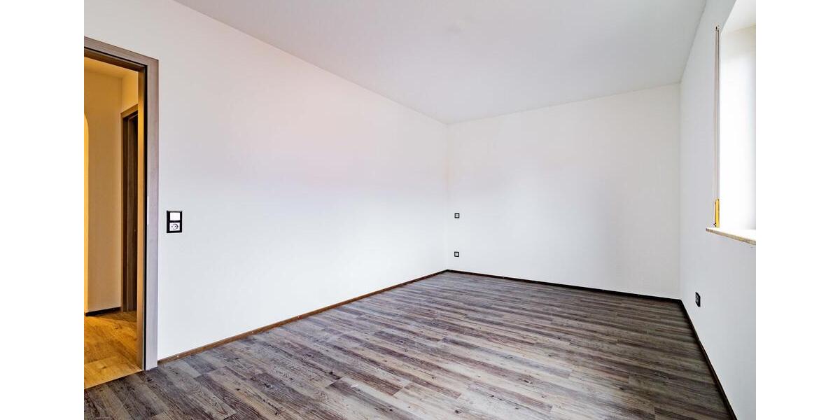 SOFORTBEZUG – 4-Zimmer-Wohnung mit 140 m² und Kachelofen 4 zimmer