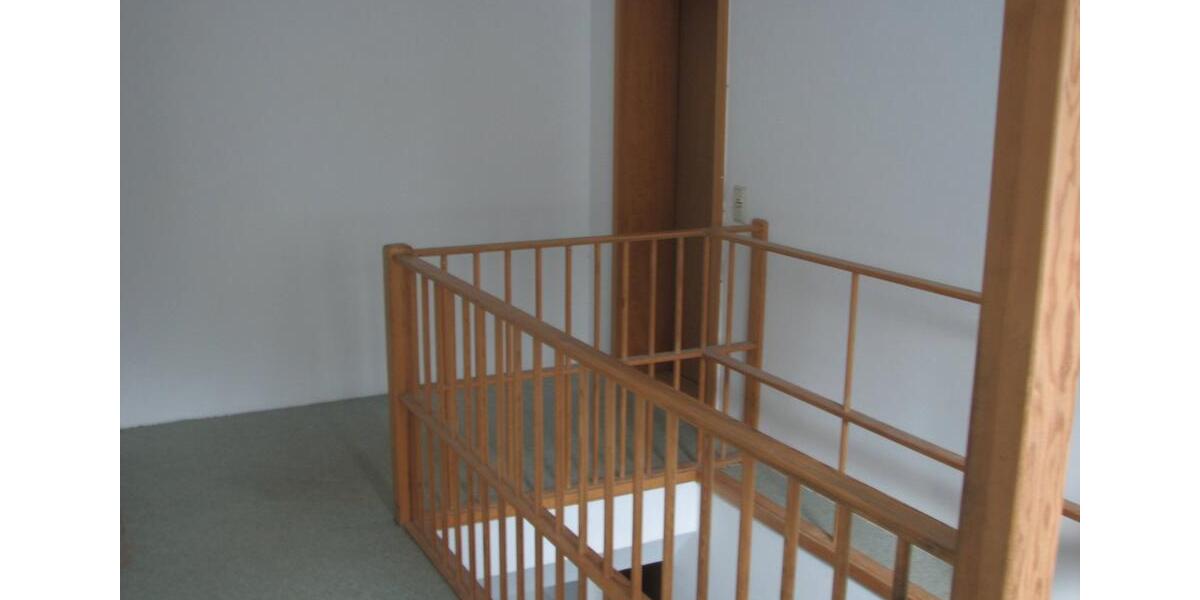 Dachgeschoßwohnung Bischofswerda - 4 Zimmer, 93 m&sup2;, 450&euro; | Angebot:26065961