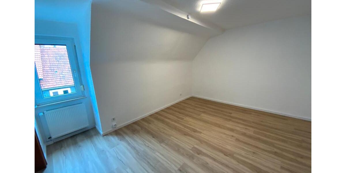 Dachgeschoßwohnung Zella-Mehlis Mehlis - 3 Zimmer, 75 m&sup2;, 550&euro; | Angebot:26041702