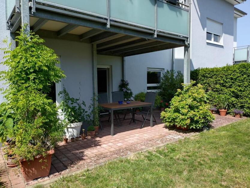 Große 3-Zimmer Erdgeschosswohnung mit Terrasse, Garten und Garage zimmer