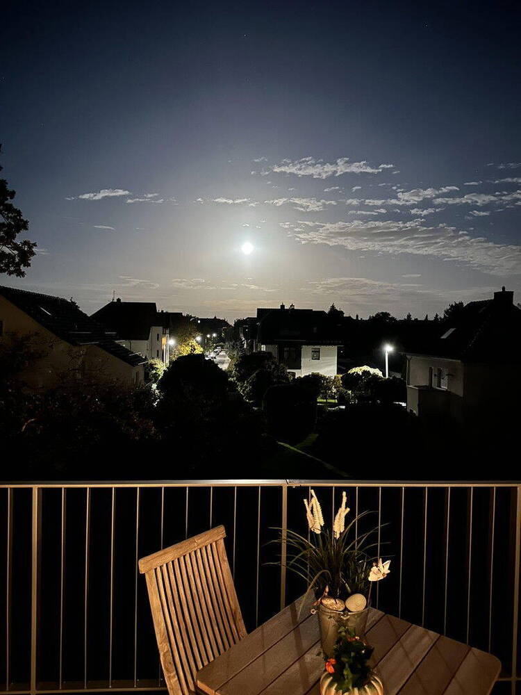 Moderne, neuwertige 4-Raum-Wohnung mit. lux. Innenausstattung, Balkon, EBK und weiteren Extras