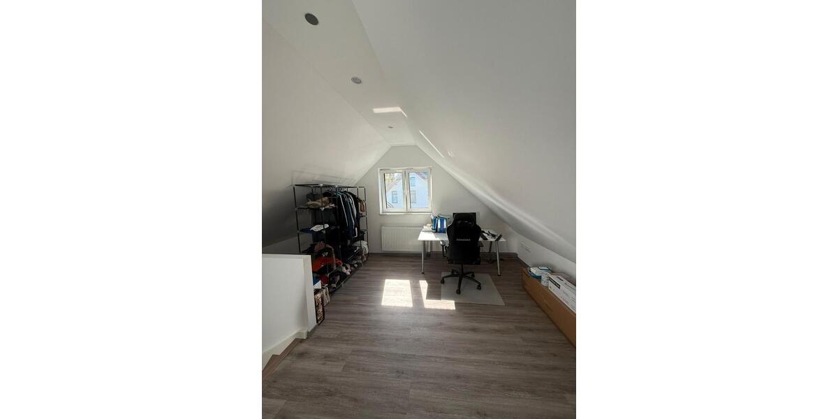 Dachgeschoßwohnung Stade - 3 Zimmer, 80 m&sup2;, 1.120&euro; | Angebot:26479300
