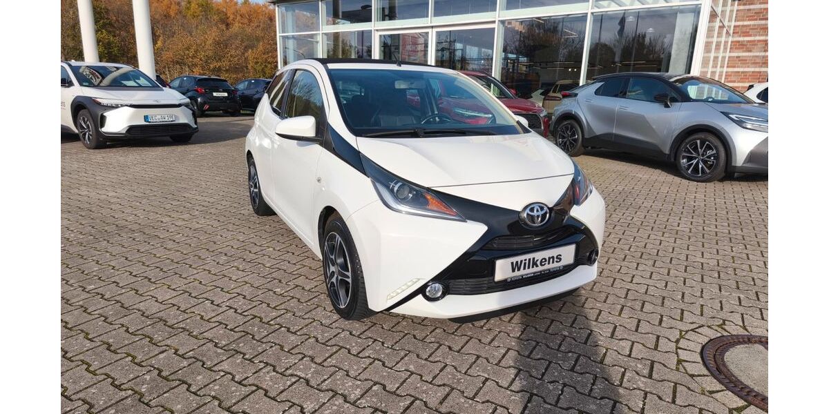 Toyota Aygo (X) 116.000 km 7.400 &euro; Lohne 49393