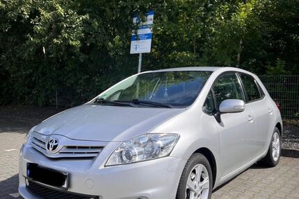 Toyota Auris 147.000 km 7.100 &euro; Köln 50858