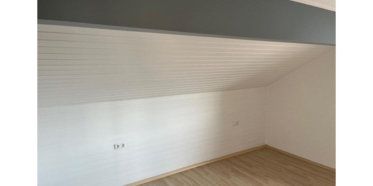 Dachgeschoßwohnung Böbrach - 3 Zimmer, 96 m&sup2;, 440&euro; | Angebot:25103212