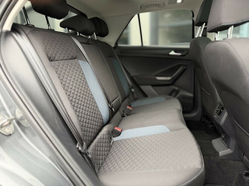 VW T-Roc R-line / IQ / Panorama / Virtual Cockpit 45.000 km 25.390 € Mönchengladbach 41066