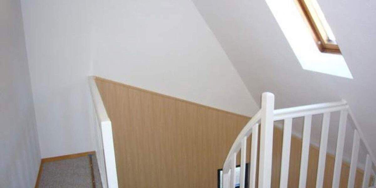 Kleines Haus in ruhiger Straße Nähe Grundschule, 5 Zi, Wohnküche, Bad, Loggia, Terrasse 5 zimmer