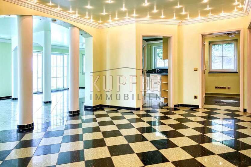 Wohnung zum Mieten in Neunkirchen a. Brand 2.000 € 185 m²