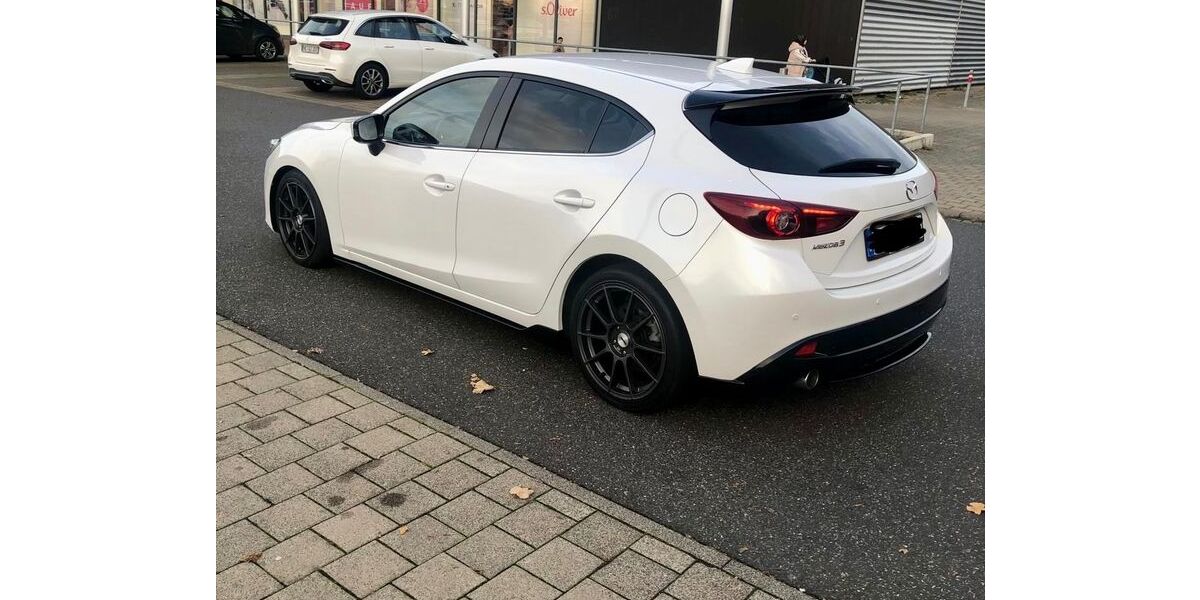 Mazda 3 145.100 km 8.900 &euro; Neuss 41462