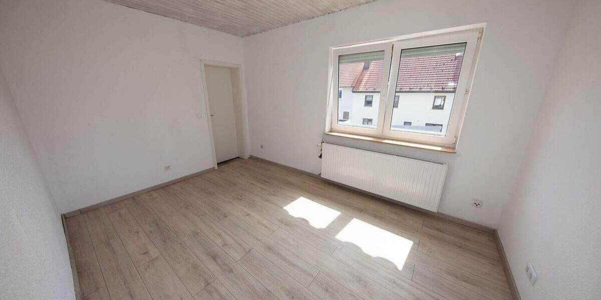 Mehrfamilienhaus, Wohnhaus Bad Rodach Elsa - 5 Zimmer, 140 m&sup2;, 220.000&euro; | Angebot:25746306