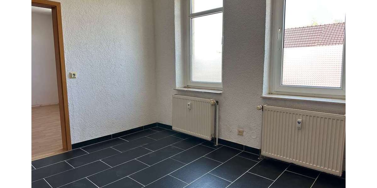 gepflegte 4 Raum - ETW mit Küche, Balkon und Pkw-Stellplatz am Stadtrand - Etagenwohnung Apolda | Angebot:24308532