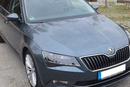 Skoda Superb 106.500 km 16.500 &euro; Berlin 14129