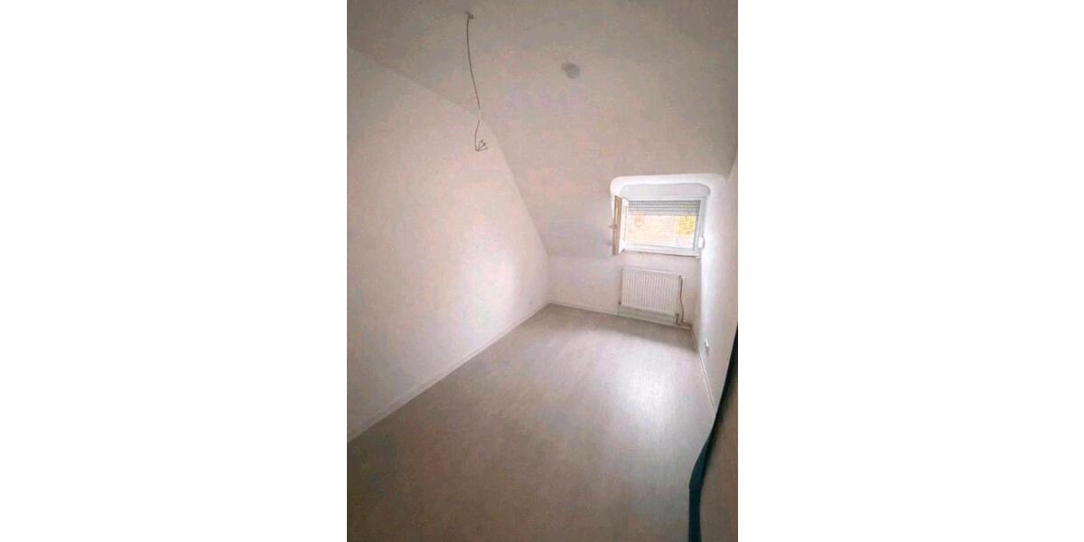 Dachgeschoßwohnung Völklingen - 4 Zimmer, 70 m&sup2;, 600&euro; | Angebot:26635845
