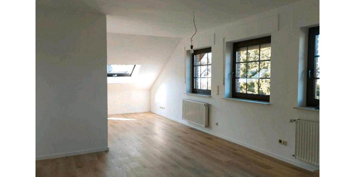 Dachgeschoßwohnung Kall - 4 Zimmer, 98 m&sup2;, 1.050&euro; | Angebot:26149284