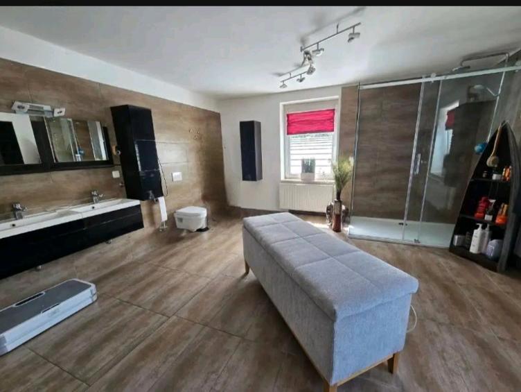 Mehrfamilienhaus, Wohnhaus Apolda - 7.5 Zimmer, 289 m&sup2;, 359.000&euro; | Angebot:26819035