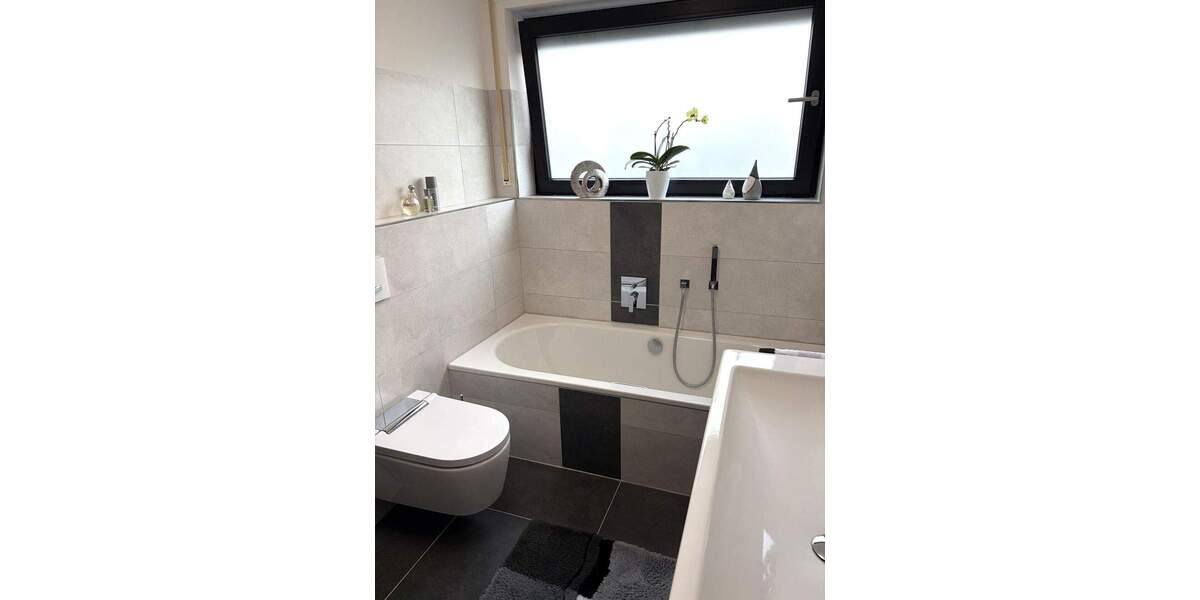 *RESERVIERT* Repräsentativer Flachdach-Bungalow in hervorragendem Zustand mit uneinsehbarem Grundstück und Garage! 5 zimmer