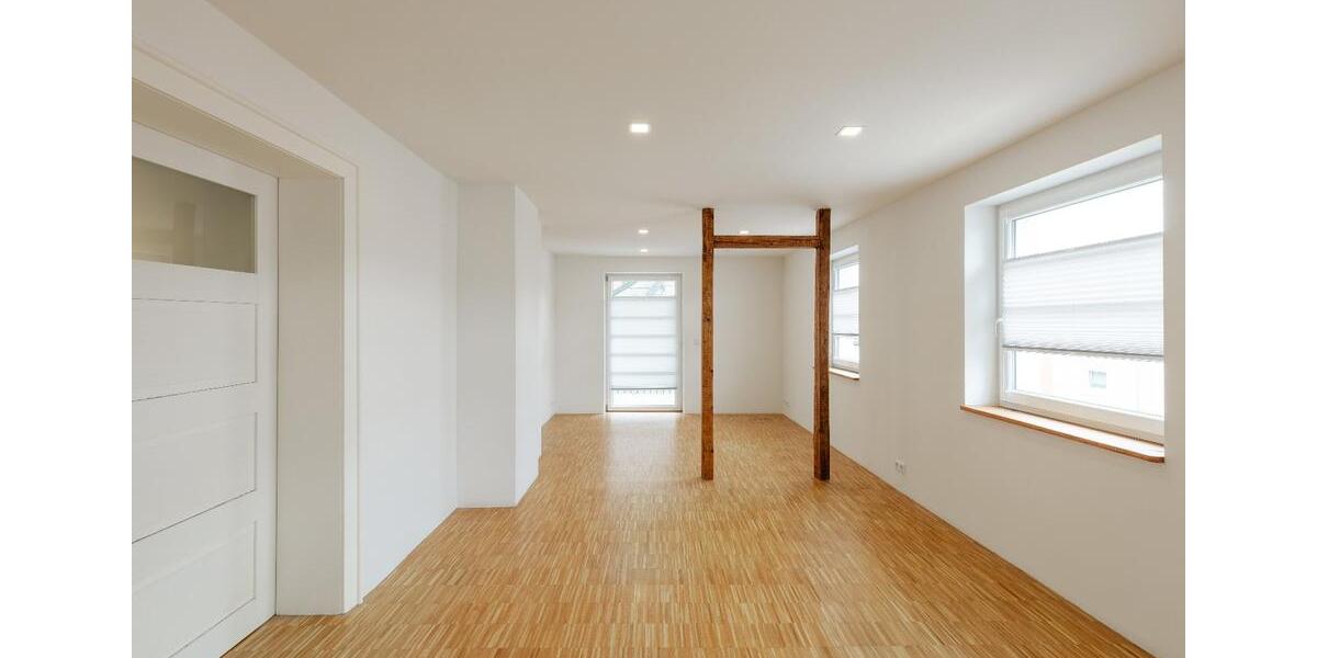 Etagenwohnung Lichtenstein (Sachsen) - 4 Zimmer, 100 m&sup2;, 950&euro; | Angebot:25830287