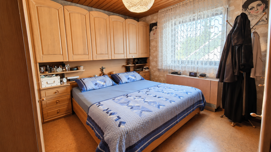 Provisionsfrei* Zweifamilienhaus mit 231 m², Ausbaupotenzial & Doppelgarage — provisionsfrei in Keltern-Weiler - Mehrfamilienhaus, Wohnhaus Keltern | Angebot:27113628