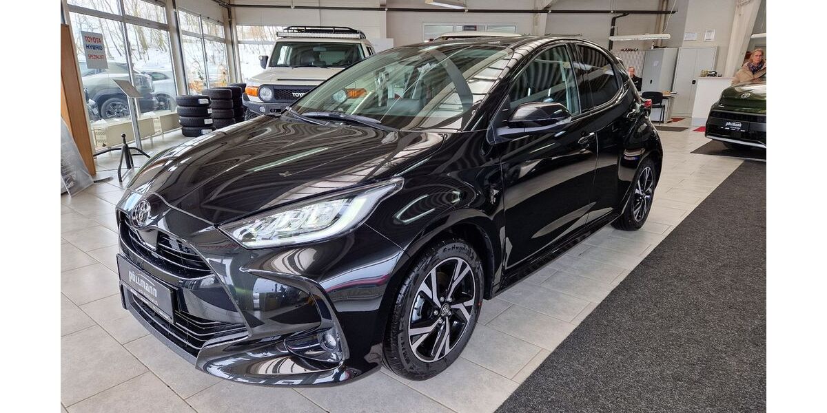 Toyota Yaris 2.241 km 23.890 &euro; Winterberg 59955