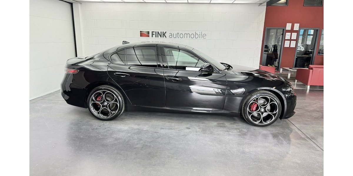 Alfa Romeo Giulia 2.0 Competizione Q4 Turbo Panoramadach 28.999 km 37.770 &euro; Lich 35423