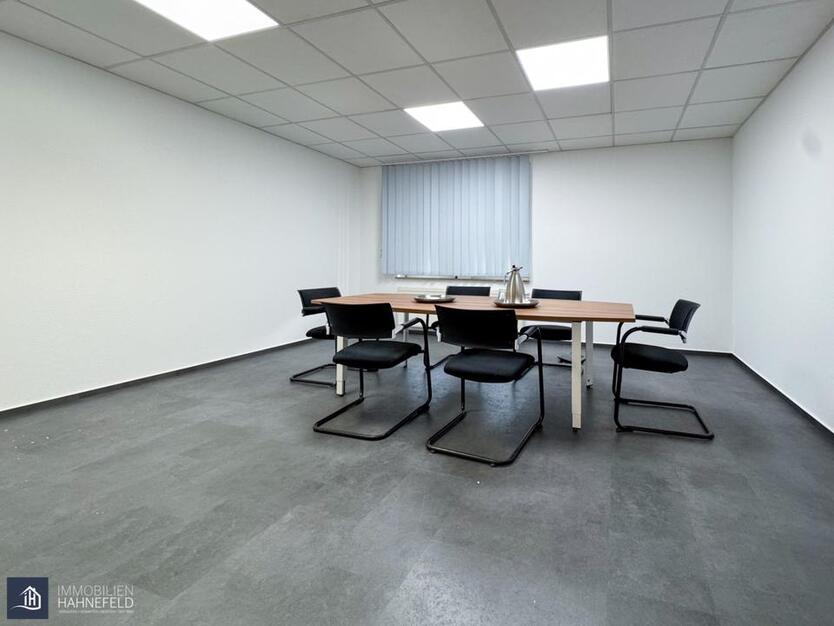 Attrakt. Büro-Praxisräume. EG: 202 m², 1 OG: 354,93 m², teilbar ab 175 m². P in Tiefgarage, uvm.