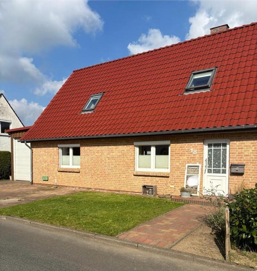 Kernsanierte Doppelhaushälfte von Privat in Heide ca. 113 qm