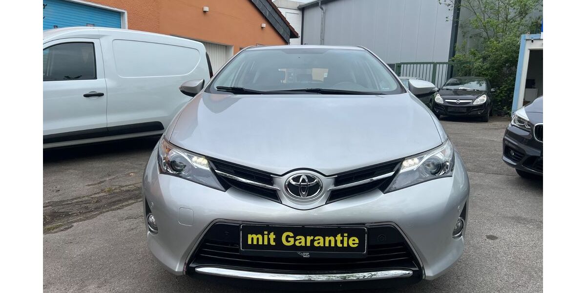 Toyota Auris 94.000 km 8.999 &euro; Essen 45357