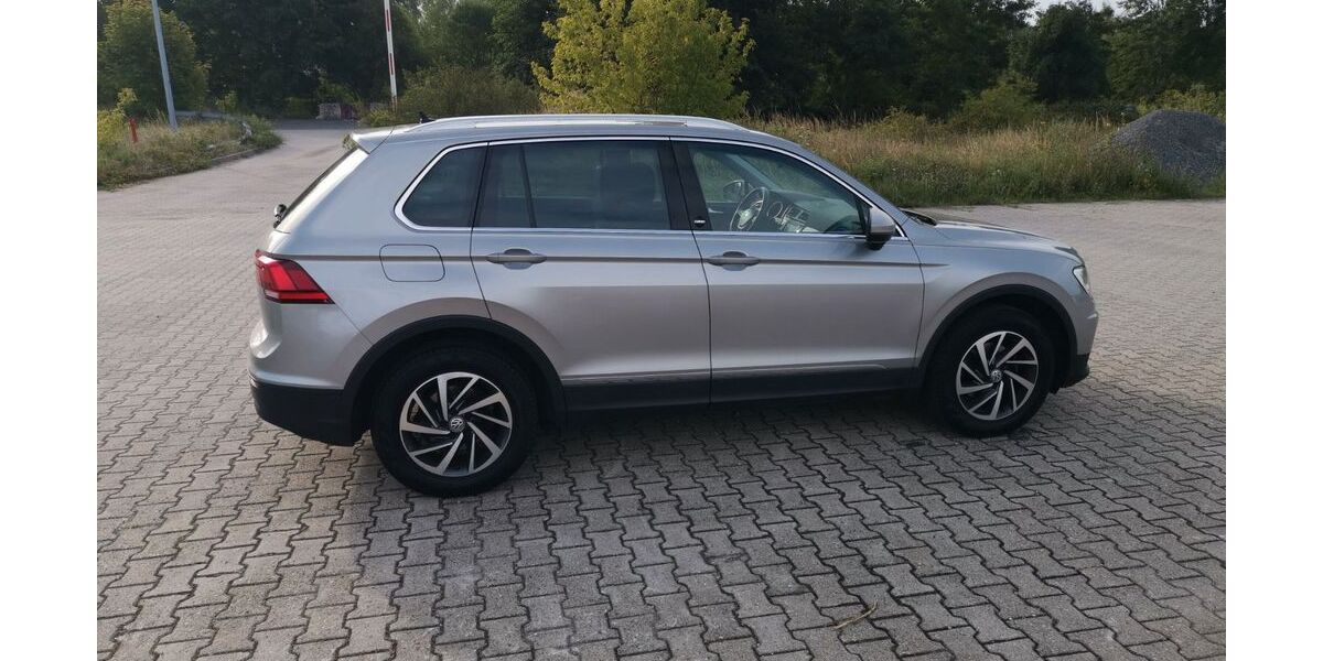 VW Tiguan 156.788 km 12.899 &euro; Dessau 06844