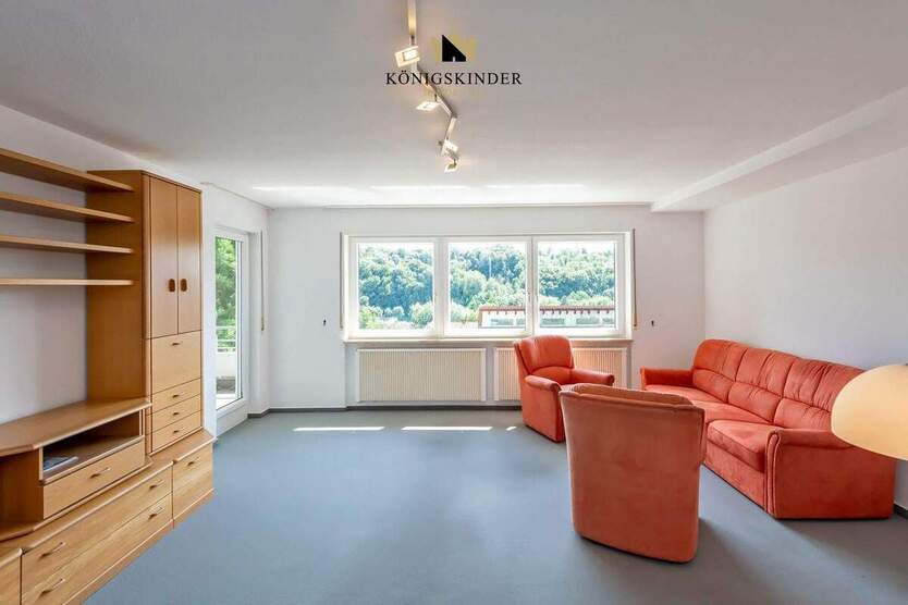 ***3-Zimmer-Wohnjuwel mit Balkon, Tiefgaragen- und Außenstellplatz, EBK und sonnigem Südhang!*** 3 zimmer
