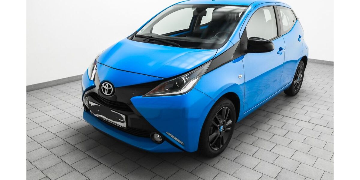 Toyota Aygo (X) 26.300 km 7.999 &euro; Uslar 37170