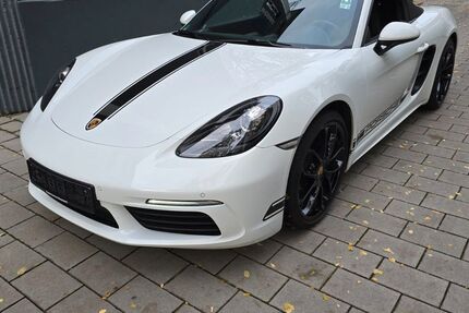 Porsche Boxster 25.000 km 67.999 € München 80689