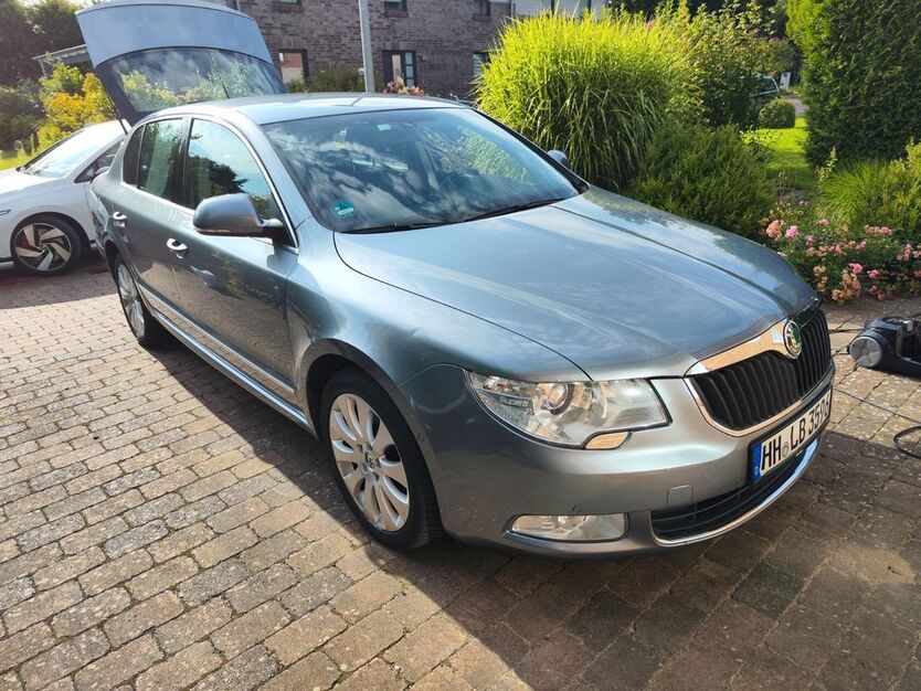 Skoda Superb 259.000 km 4.900 € Hamburg 22527