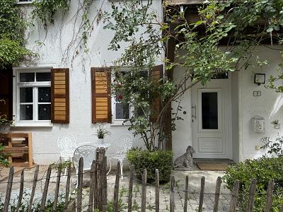 GESCHICHTE & CHARAKTER IN IDYLLISCHER LAGE - Erdgeschoßwohnung Gauting | Angebot:27233925